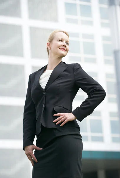 Businesswoman standing outside the office building — Stock Photo, Image