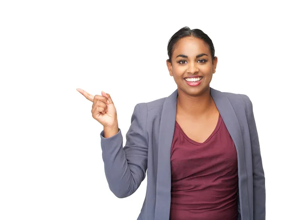 Bela jovem mulher sorrindo e apontando dedo — Fotografia de Stock