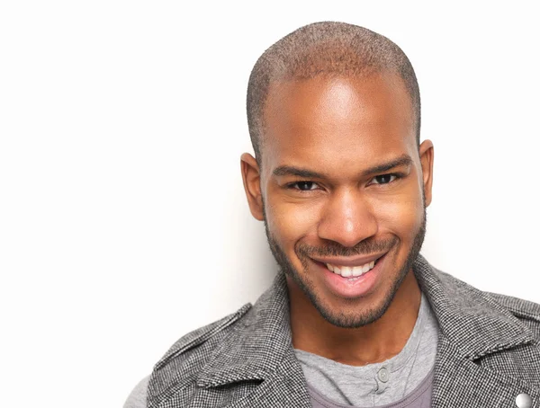 Bonito jovem sorrindo — Fotografia de Stock