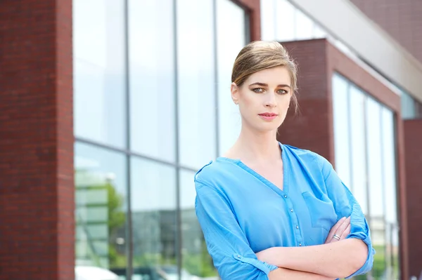 Portrait of a beautiful young business woman — Stock Photo, Image
