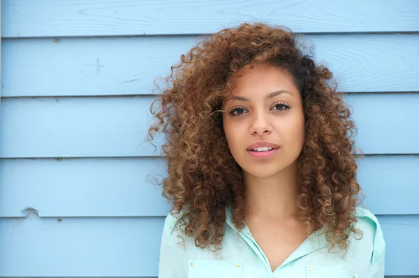 Mulher africana jovem bonita — Fotografia de Stock