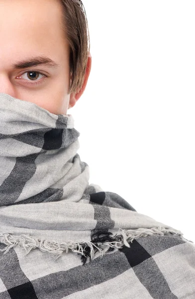Retrato de meia face de um modelo de moda masculina com rosto de cobertura de cachecol — Fotografia de Stock