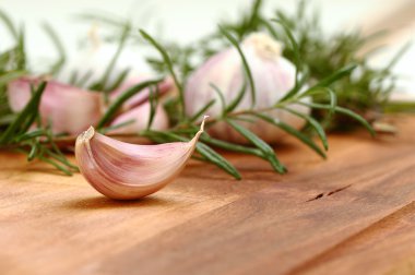 sarımsak karanfil kadar yakın