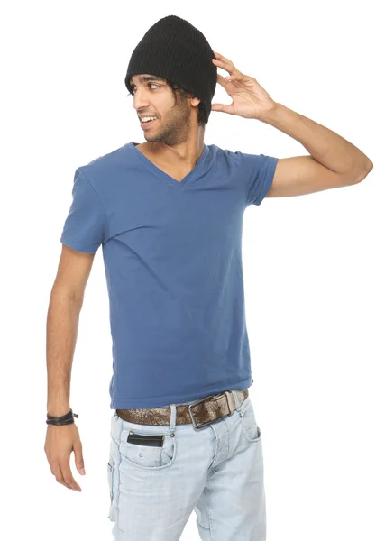 Joven modelo de moda masculina en jeans y sombrero negro — Foto de Stock