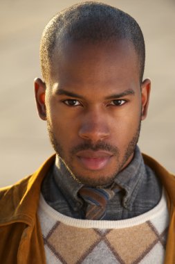 yakışıklı siyah erkek manken