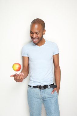 apple ile sağlıklı genç adam