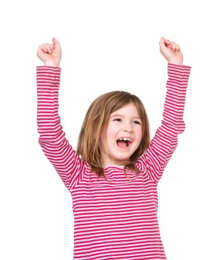 mutlu genç kız kollarını kaldırdı gülüyor