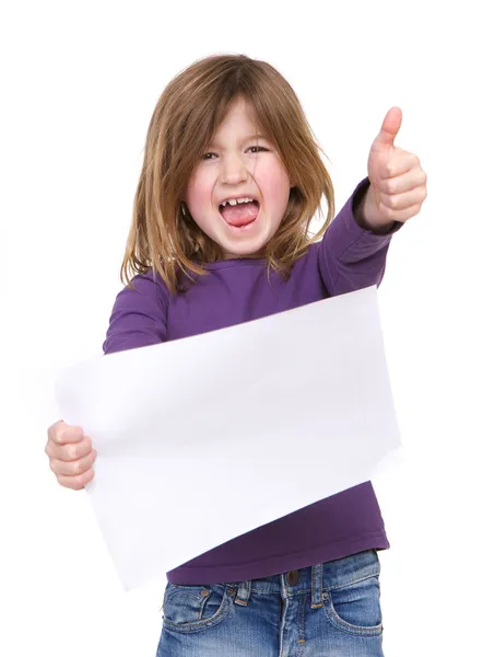 Menina jovem rindo e segurando cartaz em branco — Fotografia de Stock