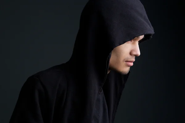 Homme avec sweat à capuche — Photo