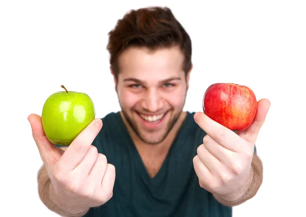 Uomo in possesso di mela rossa e verde — Foto Stock