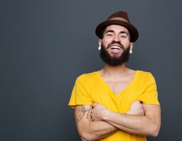 Jovem alegre com barba — Fotografia de Stock