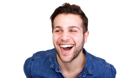 yakışıklı genç adam gülüyor