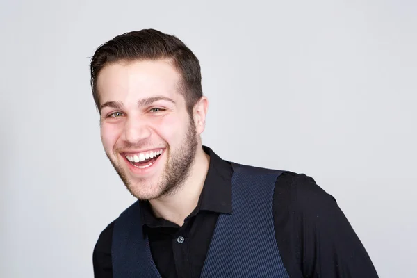 Bonito jovem sorrindo — Fotografia de Stock