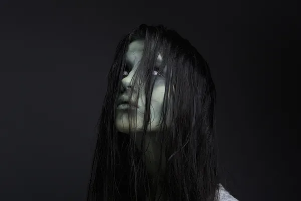 Retrato de uma fêmea zombie — Fotografia de Stock
