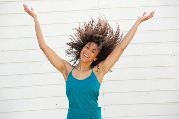 Woman smiling with arms spread open — Stock Photo, Image