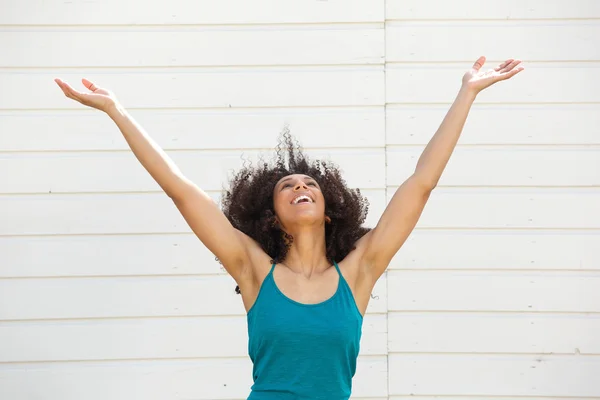Young woman with arms outstretched — Stock Photo, Image