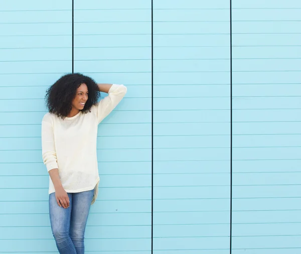 Beautiful young woman laughing outdoors — Stock Photo, Image