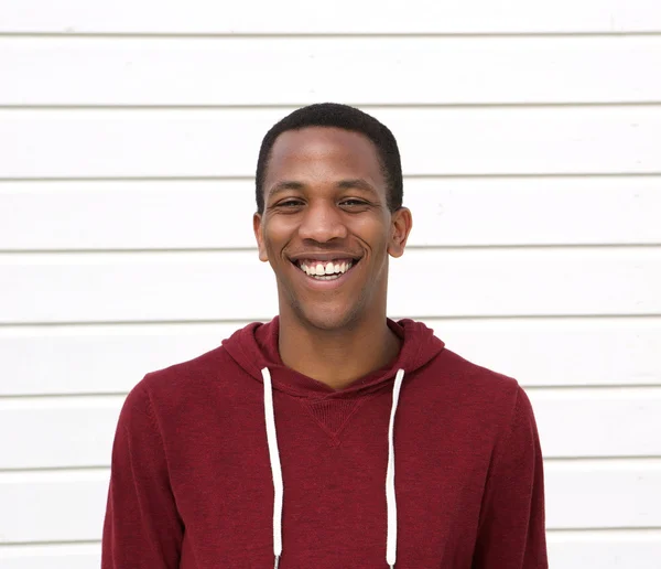 Pohledný mladý černoch, usmívající se — Stock fotografie