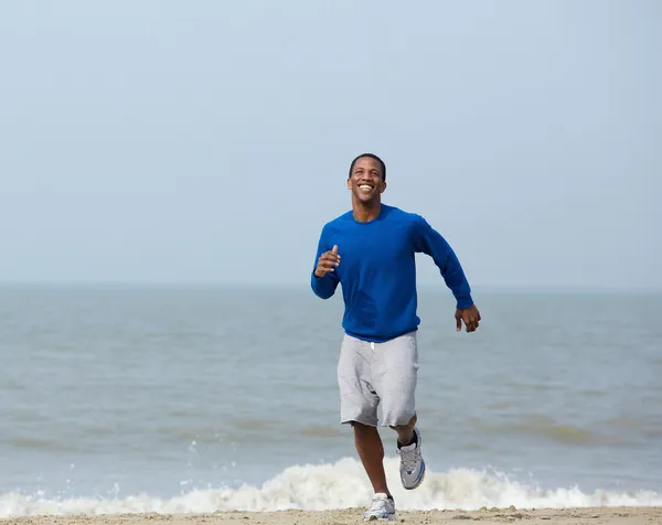 Sağlıklı atletik erkek koşu — Stok fotoğraf