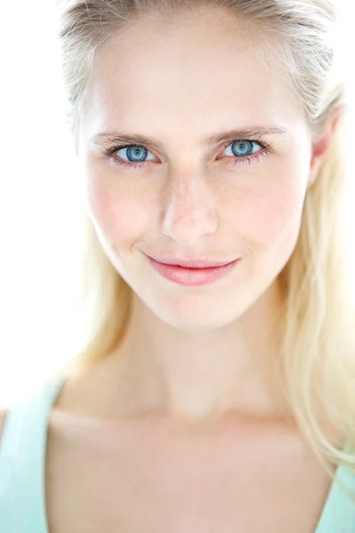 Confident young blond woman smiling — Stock Photo, Image