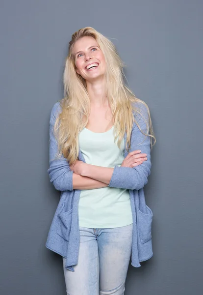 Jonge blonde vrouw denken — Stockfoto