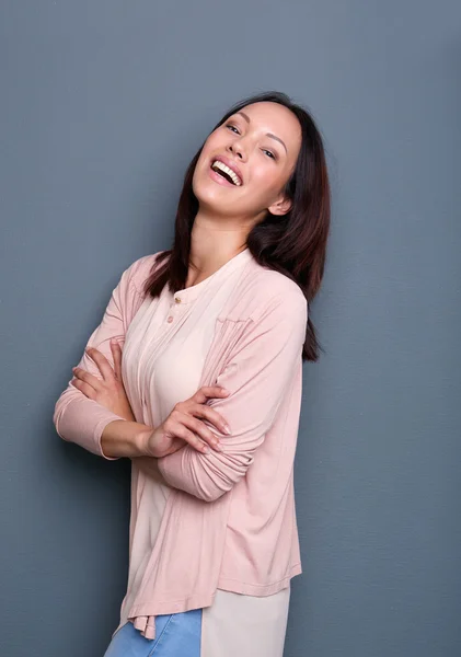 Portrait d'une jeune asiatique femelle souriant — Photo