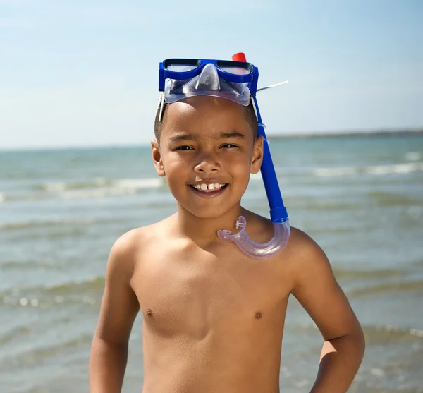 Usměvavý chlapeček s šnorchl — Stock fotografie