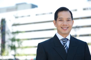 Asya işadamı gülümseyen 