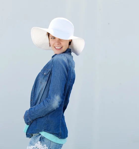 Smiling young woman with hat — Stock Photo, Image