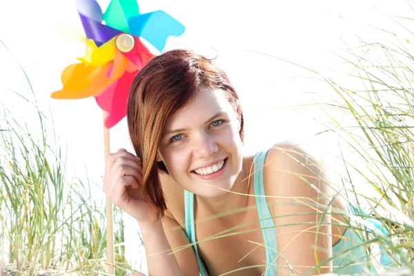 Young woman smiling outdoors — Stock Photo, Image