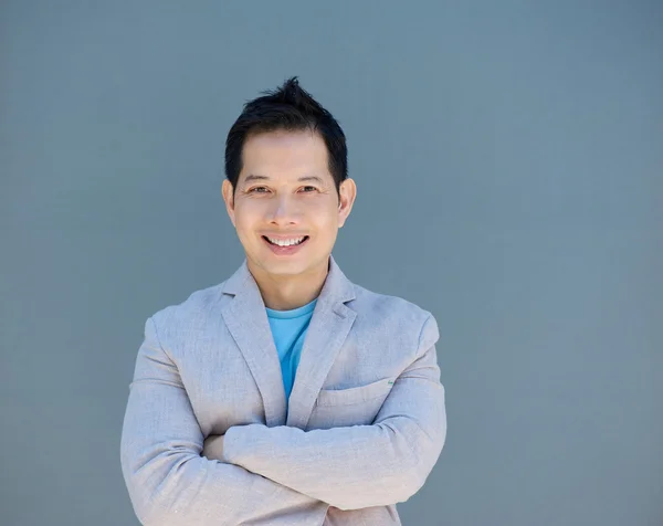 Asian man smiling with arms crossed — Stock Photo, Image