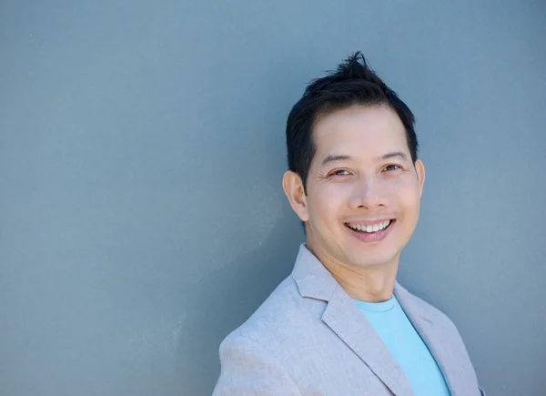 Handsome asian man smiling — Stock Photo, Image