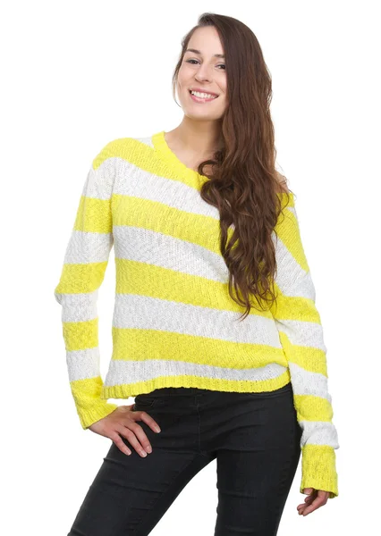 Jonge vrouw die lacht met gele trui — Stockfoto