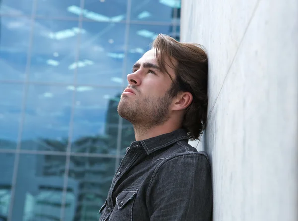 Young man thinking and looking up — Stock Photo, Image