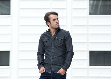 cool adam ayakta dışında