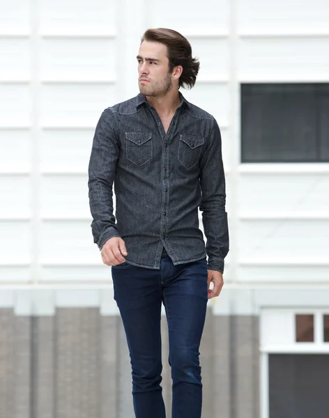 Young man walking alone outside — Stock Photo, Image