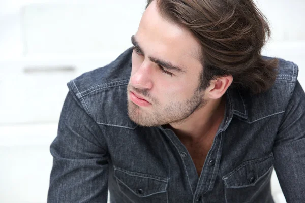 Portrait of a young man looking away — Stock Photo, Image