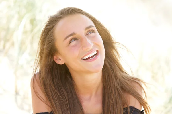 Young woman laughing outdoors — Stock Photo, Image