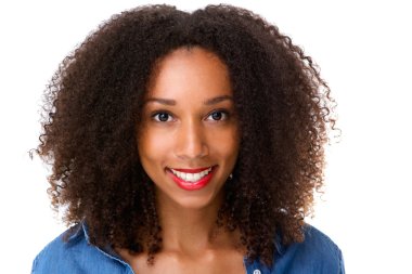 gülümseyen güzel bir Afrikalı kız 