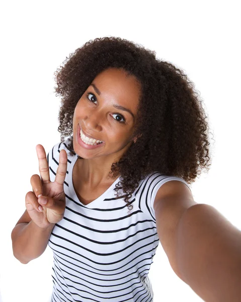Szczęśliwa młoda kobieta czarny co selfie — Zdjęcie stockowe