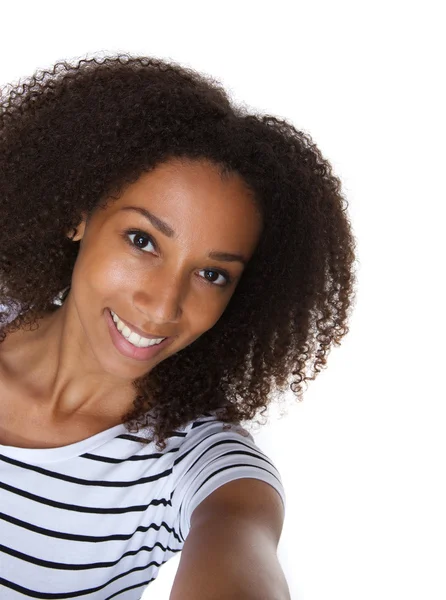 Schöne junge Frau macht Selfie — Stockfoto