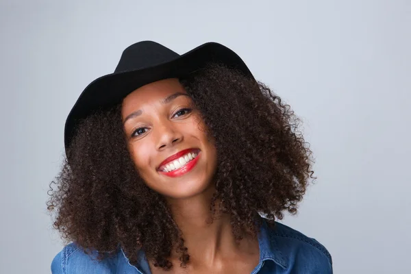 Attractive young woman smiling with hat — Stock Photo, Image