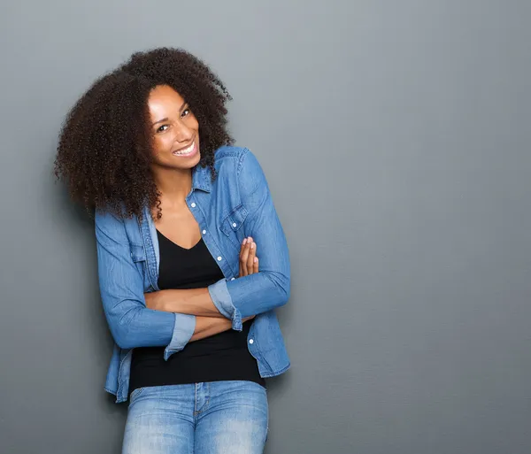 Happy young woman with arms crossed — Stock Photo, Image