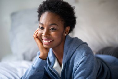 Close up portrait beautiful young african american woman smiling