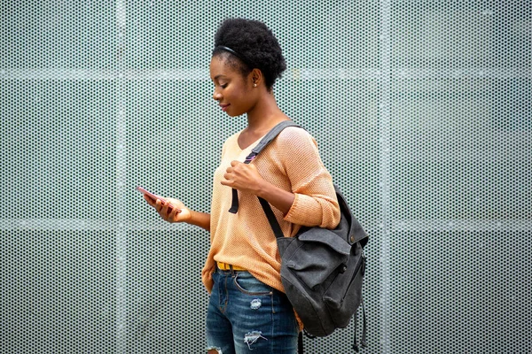 Side Portrait Beautiful Young Black Woman Looking Cellphone — Stockfoto