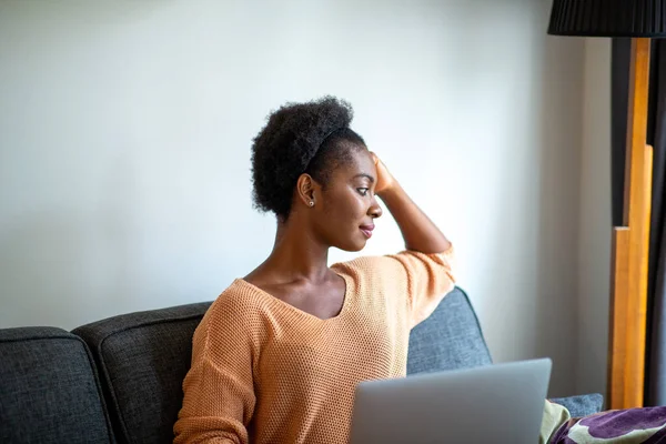 Portrait Young Black Woman Sitting Home Laptop Computer — Fotografia de Stock