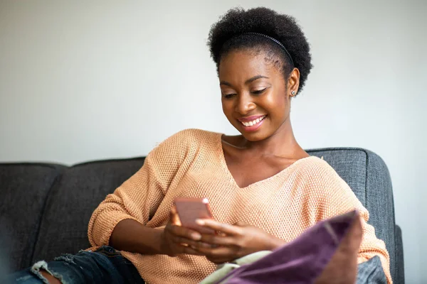 Portrait Young Black Woman Sitting Home Looking Mobile Phone — Fotografia de Stock