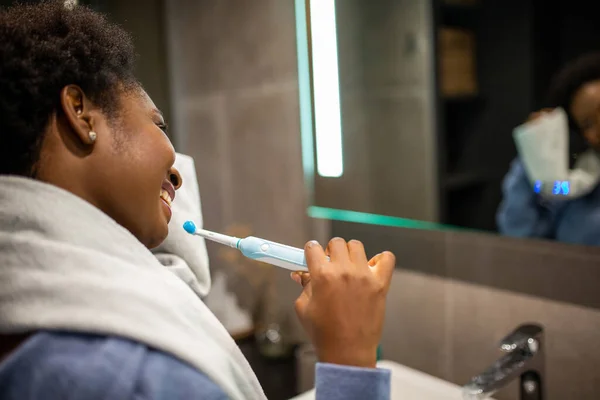 Close Portrait Young Black Woman Brushing Teeth — Stock Photo, Image