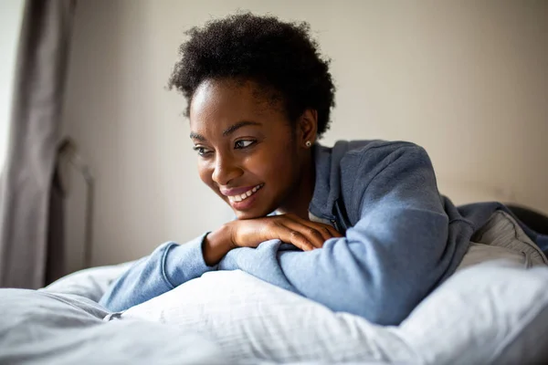 Close Portrait Smiling African American Relaxing Bed — Stok fotoğraf