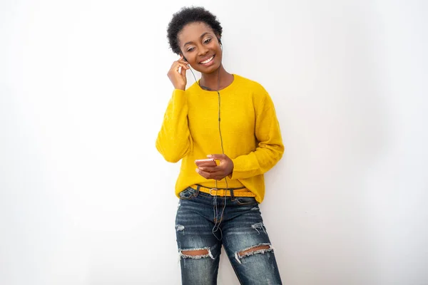 Portrait Beautiful Young African American Woman Listening Music Earphones Mobile — Fotografia de Stock
